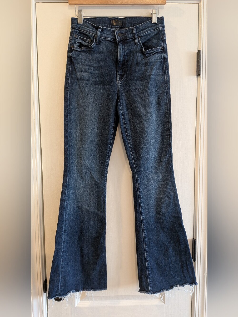 MOTHER The Weekender Fray Jeans Mint Condition Mid Rise Flare Dark Wash Size 27 - Picture 3 of 15